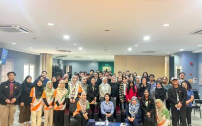 𝐃𝐞𝐥𝐢𝐯𝐞𝐫𝐢𝐧𝐠 𝐄𝐱𝐜𝐞𝐩𝐭𝐢𝐨𝐧𝐚𝐥 𝐒𝐞𝐫𝐯𝐢𝐜𝐞 𝐚𝐭 𝐚 𝐓𝐡𝐞𝐦𝐞 𝐏𝐚𝐫𝐤 𝐓𝐡𝐞 𝐑𝐨𝐥𝐞 𝐨𝐟 𝐇𝐑 𝐢𝐧 𝐒𝐡𝐚𝐩𝐢𝐧𝐠 𝐂𝐮𝐬𝐭𝐨𝐦𝐞𝐫 𝐄𝐱𝐩𝐞𝐫𝐢𝐞𝐧𝐜𝐞