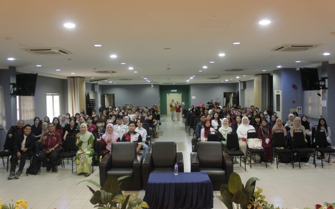 𝐄𝐦𝐩𝐨𝐰𝐞𝐫𝐢𝐧𝐠 𝐅𝐮𝐭𝐮𝐫𝐞𝐬: 𝐈𝐧𝐬𝐢𝐠𝐡𝐭𝐬 𝐚𝐧𝐝 𝐎𝐩𝐩𝐨𝐫𝐭𝐮𝐧𝐢𝐭𝐢𝐞𝐬 𝐟𝐨𝐫 𝐌𝐚𝐧𝐚𝐠𝐞𝐦𝐞𝐧𝐭 𝐒𝐭𝐮𝐝𝐞𝐧𝐭𝐬